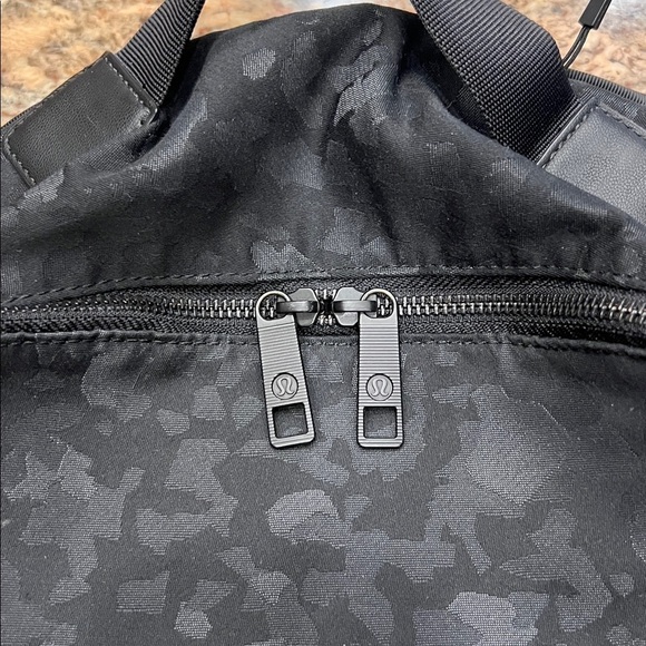 LULULEMON City Adventurer Backpack 17L Jacquard Camo Obsidian Black main image 4